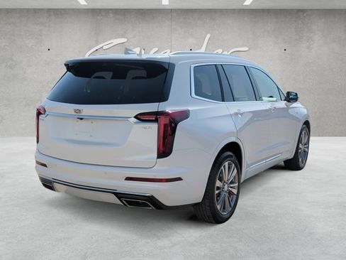 Certified 2022 Cadillac XT6 Premium Luxury image 16