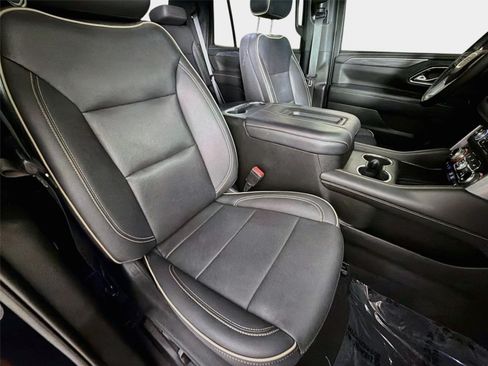 Certified 2022 GMC Yukon SLT w/ SLT Premium Package AWD/4WD image 30