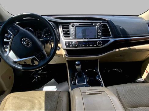 Used 2016 Toyota Highlander Limited w/ Driver Technology Package AWD/4WD image 15