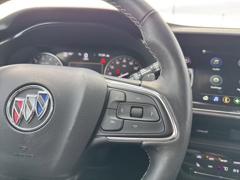 Used 2023 Buick Envision Essence image 18