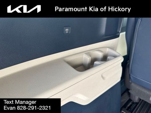 Used 2025 Kia Carnival EX FWD image 15