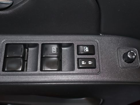 Used 2022 Nissan Frontier SV RWD image 12
