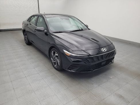 Used 2025 Hyundai Elantra SEL FWD image 13
