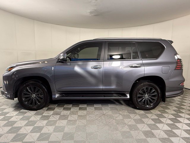 Used 2023 Lexus GX 460 Premium w/ Accessory Package AWD/4WD image 3