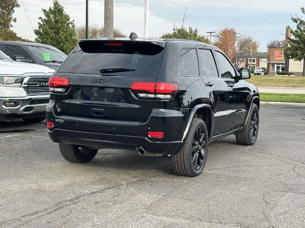 Used 2019 Jeep Grand Cherokee Altitude AWD/4WD image 4