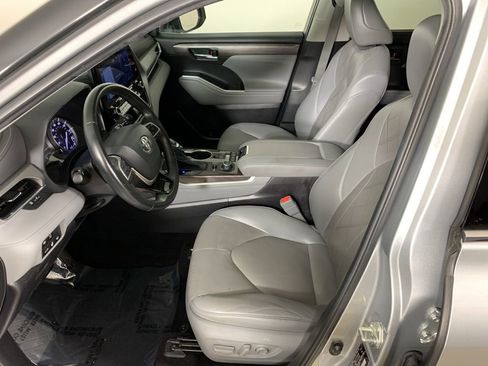 Used 2022 Toyota Highlander Platinum AWD/4WD image 30