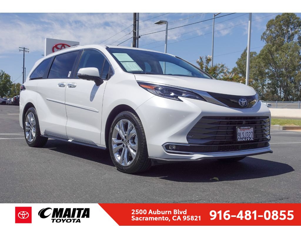 Certified 2024 Toyota Sienna Platinum FWD image 1