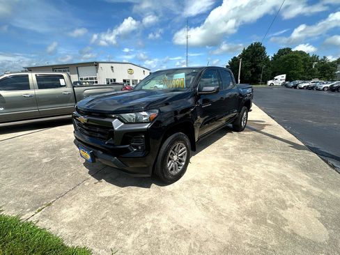 Used 2023 Chevrolet Colorado LT w/ LT Convenience Package II image 2