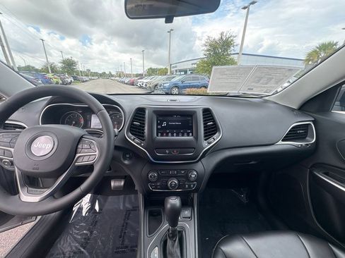 Used 2020 Jeep Cherokee Latitude Plus FWD image 32