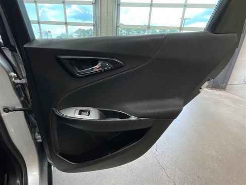 Used 2017 Chevrolet Malibu LT FWD image 26