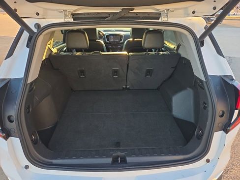 Used 2023 GMC Terrain SLT image 21