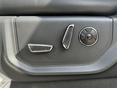 Used 2022 Ford F250 Platinum w/ FX4 Off-Road Package image 25