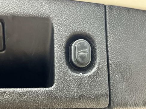 Used 2018 Cadillac Escalade ESV Premium Luxury image 13