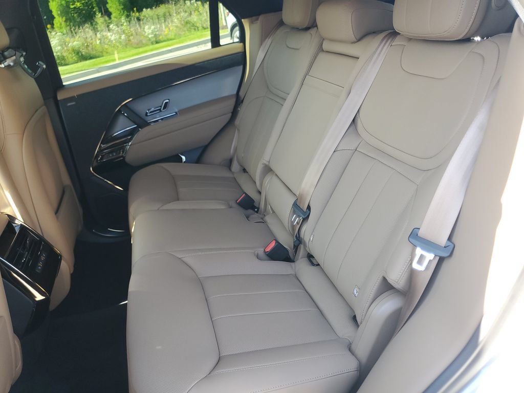 New 2027 Land Rover Range Rover Sport SE AWD/4WD image 32