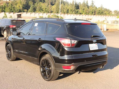 Used 2018 Ford Escape SE w/ SE Sport Appearance Package FWD image 7