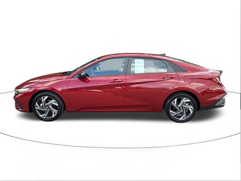 Certified 2025 Hyundai Elantra Sport image 6