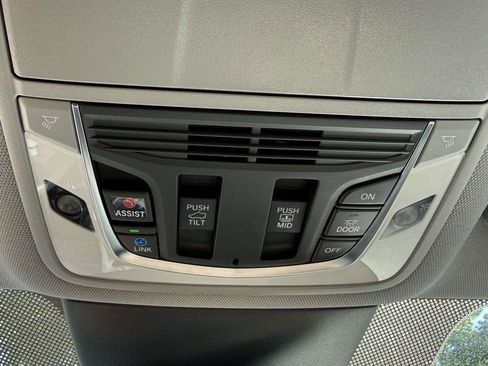 Used 2024 Acura MDX SH-AWD w/ Technology Package image 28