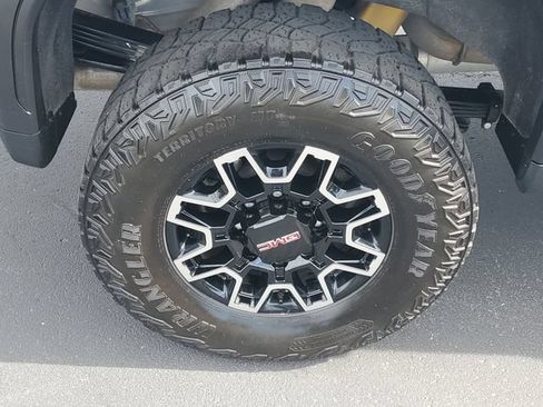 Certified 2024 GMC Sierra 2500 AT4X AWD/4WD image 5