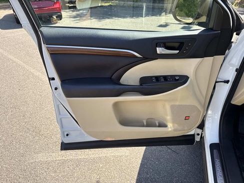 Used 2018 Toyota Highlander Limited Platinum AWD/4WD image 13
