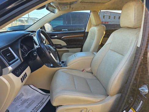 Used 2017 Toyota Highlander Limited image 5
