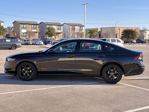 Certified 2025 Honda Accord SE image 3