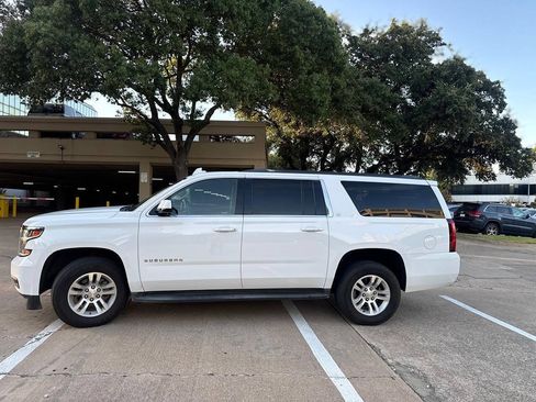 Used 2018 Chevrolet Suburban LT RWD image 3