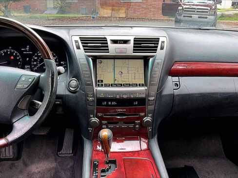 Used 2007 Lexus LS 460 RWD image 9