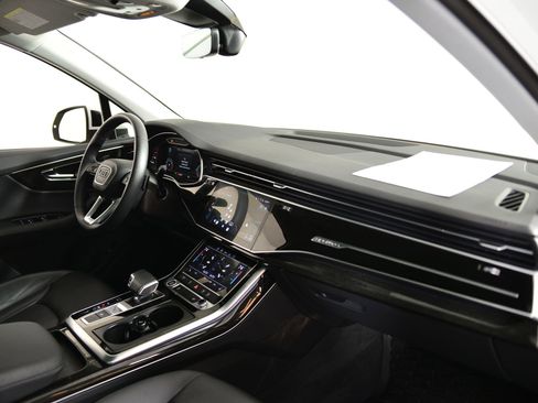 Used 2022 Audi Q7 Premium w/ Convenience Package image 19