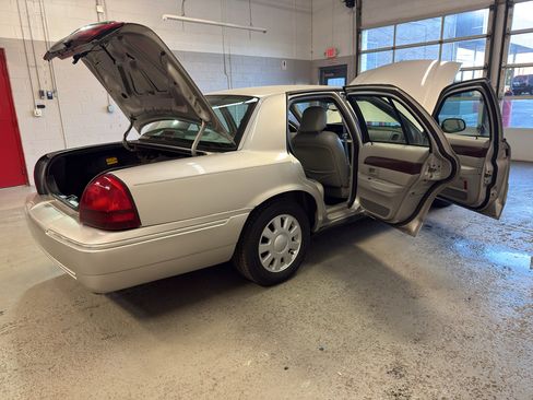 Used 2004 Mercury Grand Marquis LS RWD image 12