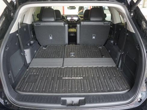 Used 2025 Toyota Highlander Limited AWD/4WD image 18