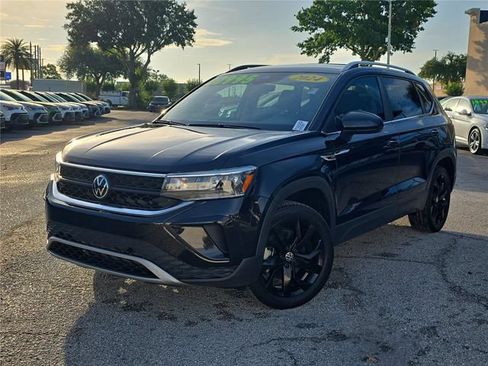 Used 2024 Volkswagen Taos SE w/ Black Wheel Package FWD image 24