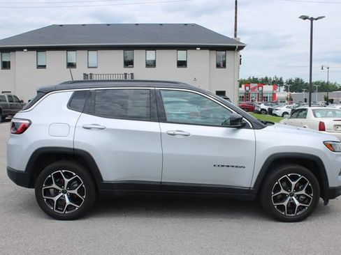 Used 2025 Jeep Compass Limited AWD/4WD image 6
