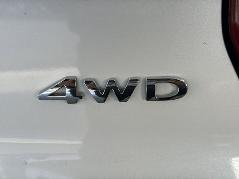 Used 2019 Ford Explorer XLT w/ Equipment Group 202A AWD/4WD image 10