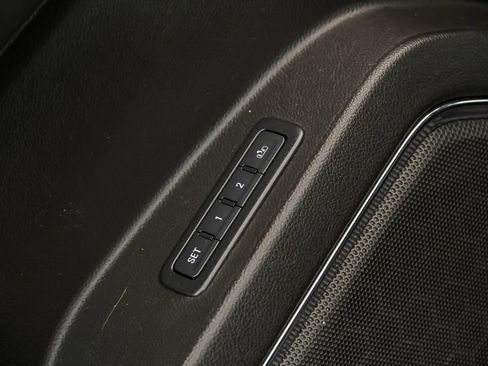 Used 2017 GMC Yukon SLT AWD/4WD image 11
