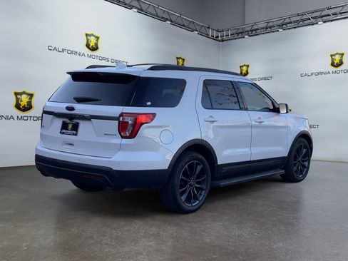 Used 2017 Ford Explorer XLT w/ Equipment Group 202A image 5