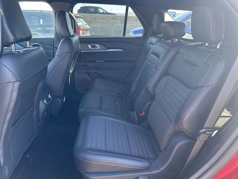 Used 2025 Ford Explorer ST-Line w/ ST-Line Street Pack image 8