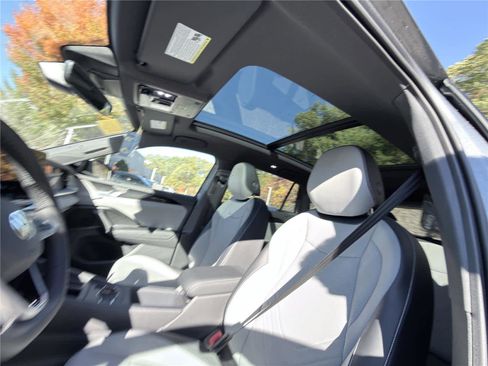 New 2026 Volkswagen Tiguan SE R-Line AWD/4WD image 15