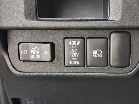 Used 2018 Toyota Tacoma Limited image 25