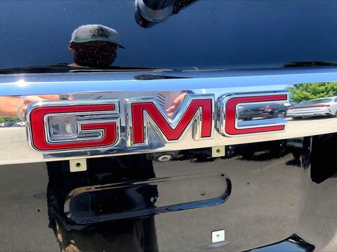 Used 2020 GMC Acadia SLT AWD/4WD image 32