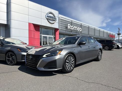 Certified 2024 Nissan Altima 2.5 SV image 1