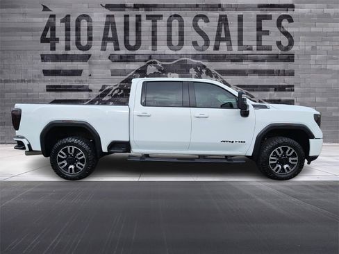 Used 2020 GMC Sierra 2500 AT4 w/ AT4 Premium Package AWD/4WD image 2