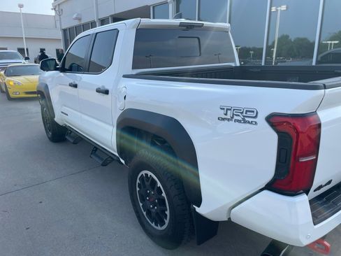 Used 2024 Toyota Tacoma TRD Off-Road w/ TRD Off Road Premium Package AWD/4WD image 8
