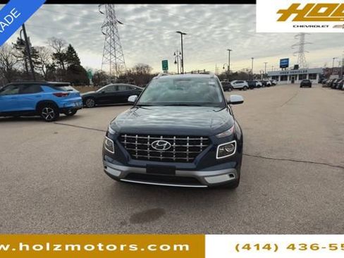Used 2025 Hyundai Venue Limited image 3