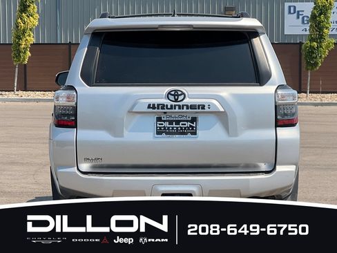 Used 2022 Toyota 4Runner SR5 AWD/4WD image 5