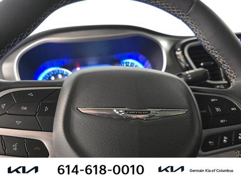 Used 2022 Chrysler Pacifica Touring-L FWD image 21