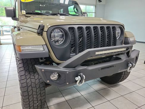 Used 2020 Jeep Gladiator Overland w/ Popular Equipment Package AWD/4WD image 24