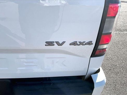 Used 2022 Nissan Frontier SV image 14