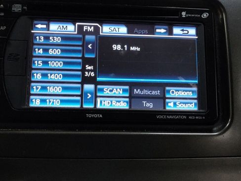 Used 2013 Toyota Sienna XLE image 23