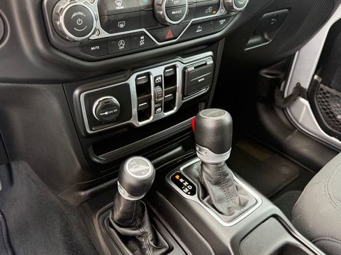Used 2023 Jeep Gladiator Sport AWD/4WD image 20