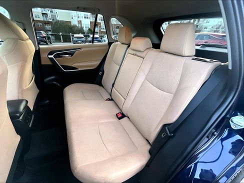 Used 2021 Toyota RAV4 XLE image 25